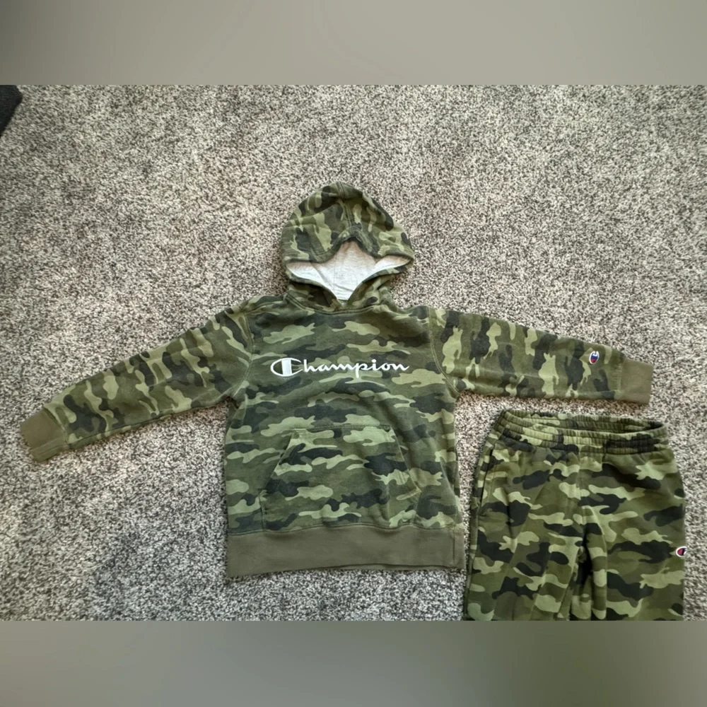 Kids Champion 2 piece camouflage outfit size S